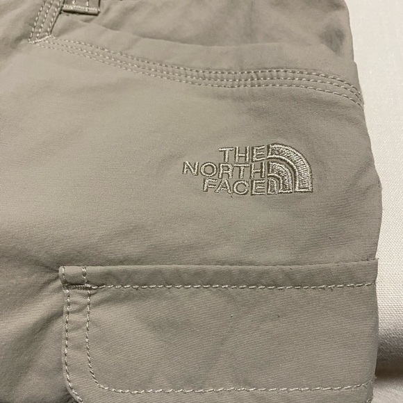 The North Face Woman’s Khaki Tan Hiking Shorts Size 2.  Quick Dry Fabric. - Picture 4 of 14